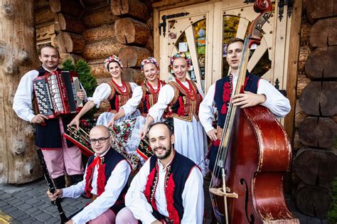 TINI'S POLISH EXTRAVAGANZA: An Evening of Music, Dancing, and Maybe Even Some Empanadas?